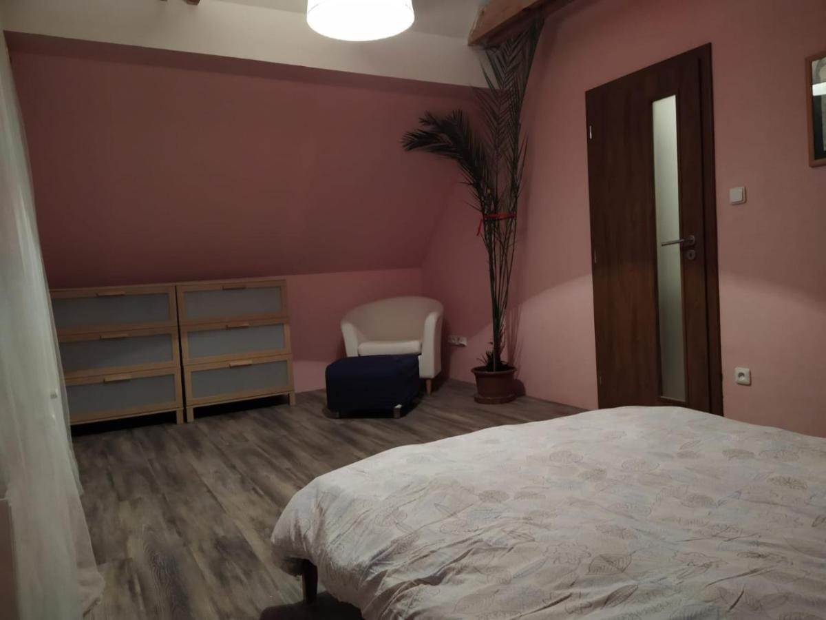 Luxury Accommodation Near Prague Airport Stredokluky Luaran gambar